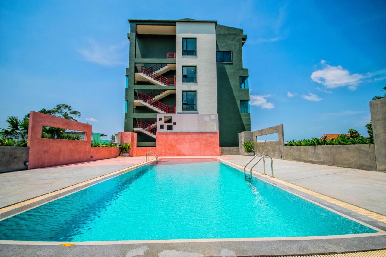 Comet Hotel Surat Thani Exterior photo