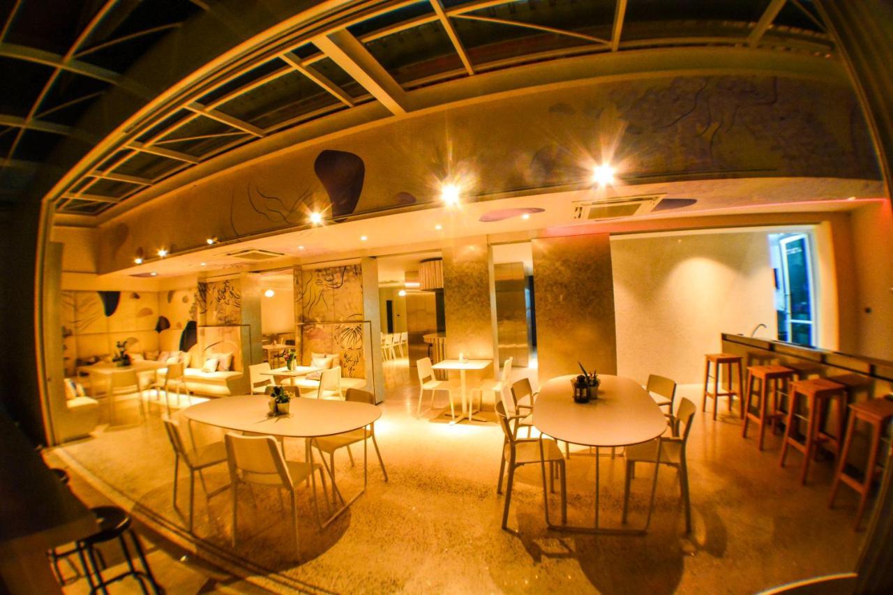 Comet Hotel Surat Thani Exterior photo