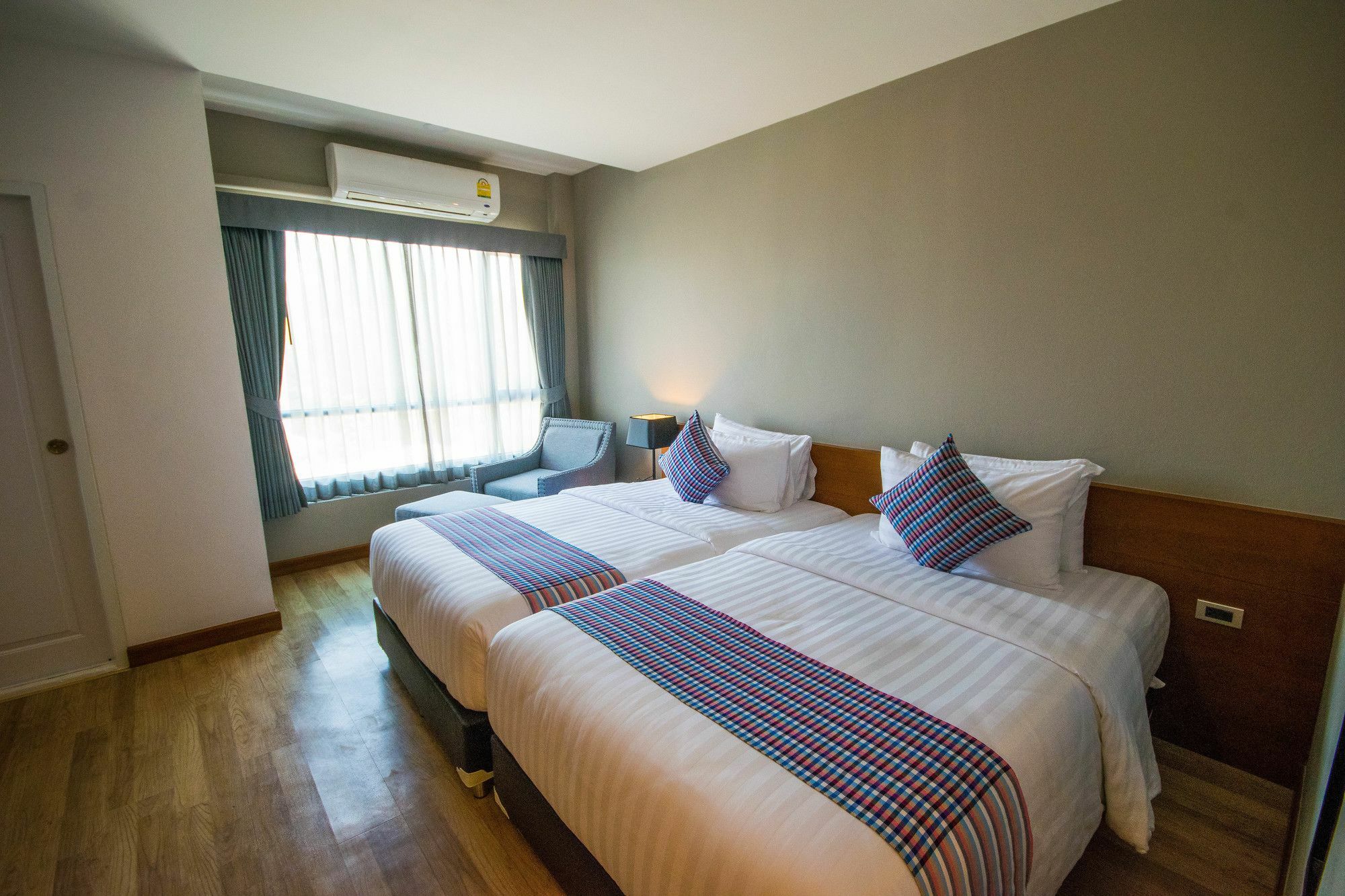 Comet Hotel Surat Thani Exterior photo